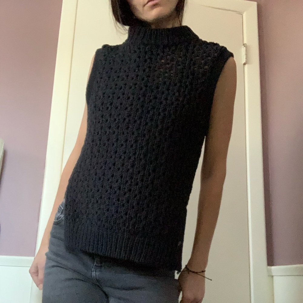 Roxy brand sleeveless sweater